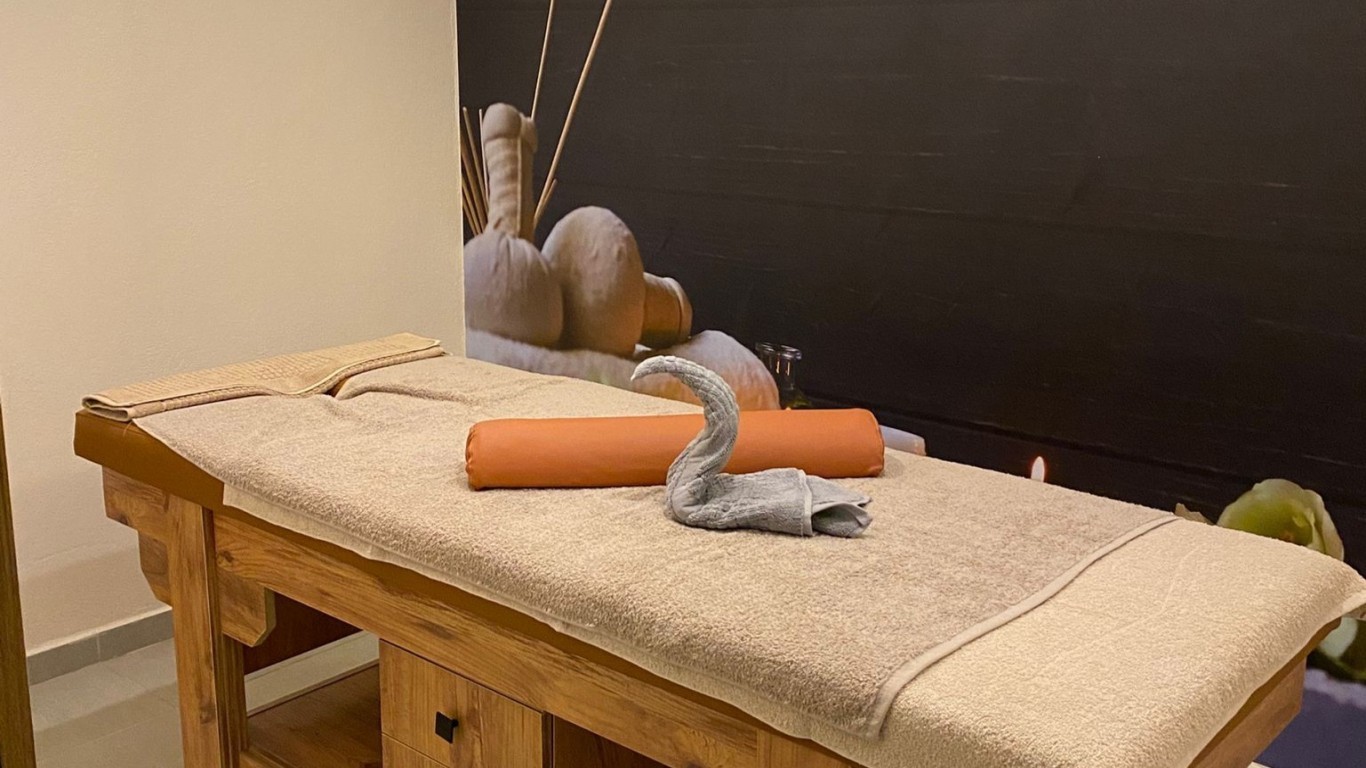 ÇİNE LOTUS SPA, MASAJ VE HAMAM MERKEZİ'nde Bugüne Özel